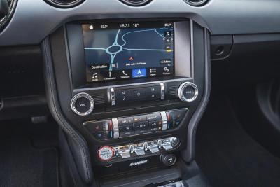 FORD - MUSTANG FASTBACK GT 5.0l V8 421cv BVA6 LOOK SHELBY GT 500r